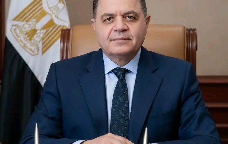 وزير الداخلية يعتمد حركة الترقيات والتنقلات لضباط الشرطة لعام 2026\2027